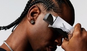 代言范围广泛！知名品牌官宣亚历山大为旗下香水代言