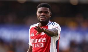 记者：换下托马斯是预防措施，阿森纳对其可能缺战皇马不是很担心