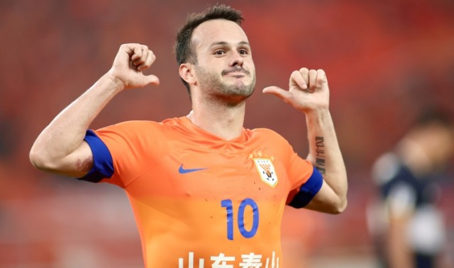 半岛体育官网-记者赞卡扎伊什维利：背后有压迫停球后还能找回平衡，牛！