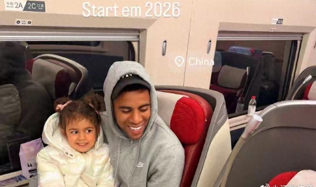 半岛体育下载-巴西球星接妻儿来华过年，是作秀还是真融入？|古斯塔沃|路易斯-古斯塔沃|古斯塔沃-博乌|文化|球迷_新浪体育_新浪新闻