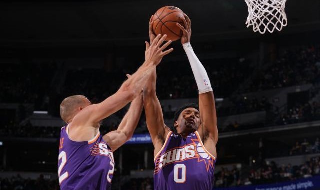 半岛体育-掀翻掘金+大帽韦少！太阳菜鸟轰20分+6记三分真猛