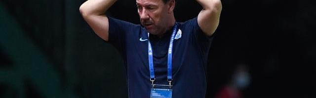 半岛体育官网-新东家出手范加斯特下课 肇俊哲或率队参加保级战