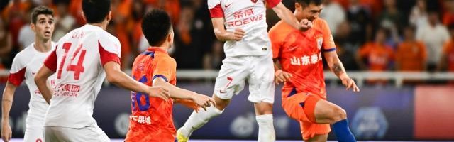 半岛体育入口-【中超】陈蒲李圣龙进球费莱尼险罢赛 泰山1比1海港