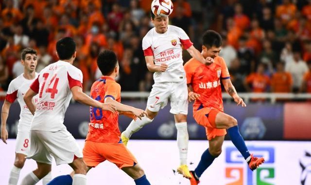 半岛体育入口-【中超】陈蒲李圣龙进球费莱尼险罢赛 泰山1比1海港