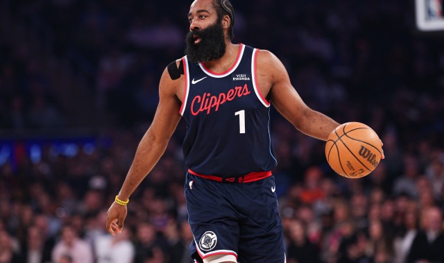 半岛体育下载-老A8的魅力！哈登末节+加时1V1爆砍16分 球星&amp;替补齐发威冲到西10