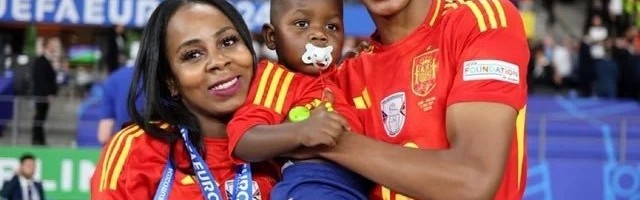 【17岁让全家退休】亚马尔谈及为母亲买房：‘你想要哪一套？